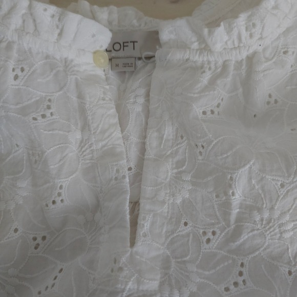 LOFT White Eyelet Lace Blouse Ruffled Sleeve M Cottagecore Boho Coastal Top - Picture 12 of 15